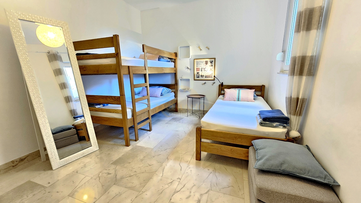 Prostoren dvosobni stan z odprtim pogledom na morje – Trogir, Balan